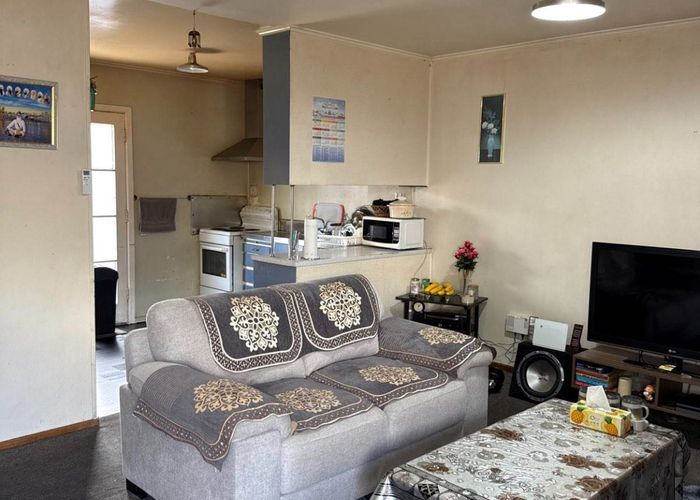  at 2/12 Cambourne Road, Papatoetoe, Manukau City, Auckland
