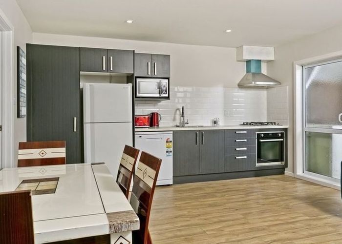  at 2/4 Sydney Street, Hauraki, Auckland