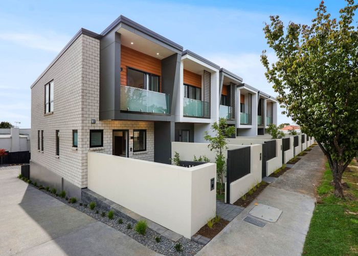  at 2 St Oswalds Road, Greenlane, Auckland City, Auckland