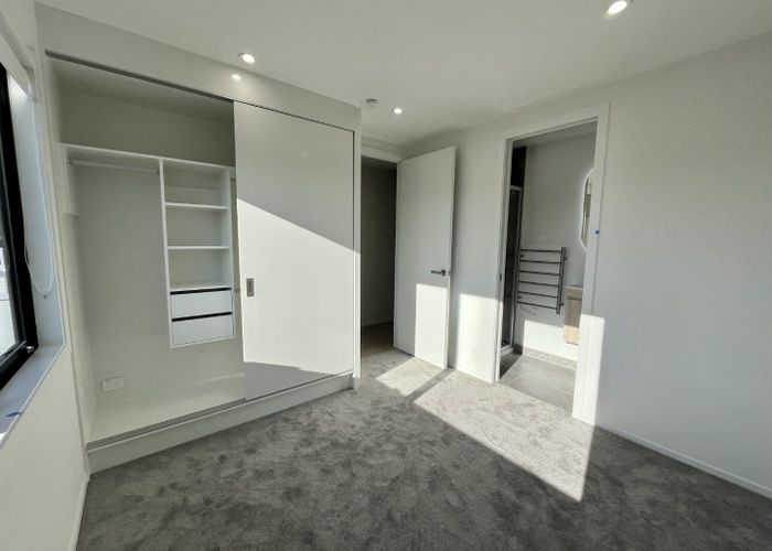  at 5/10 Fairclough Road, Beach Haven, North Shore City, Auckland