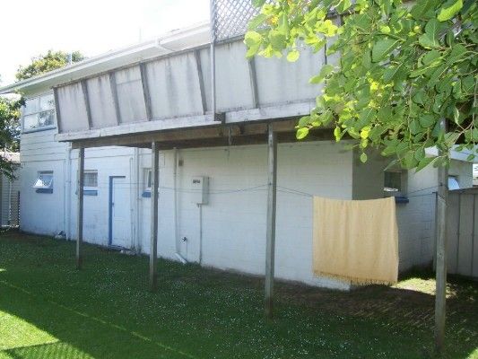  at 27 Rewarewa Road, Te Atatu Peninsula, Auckland