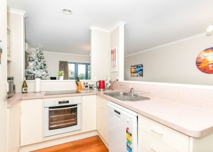  at 2/120 MacFarlane Street, Hamilton East, Hamilton