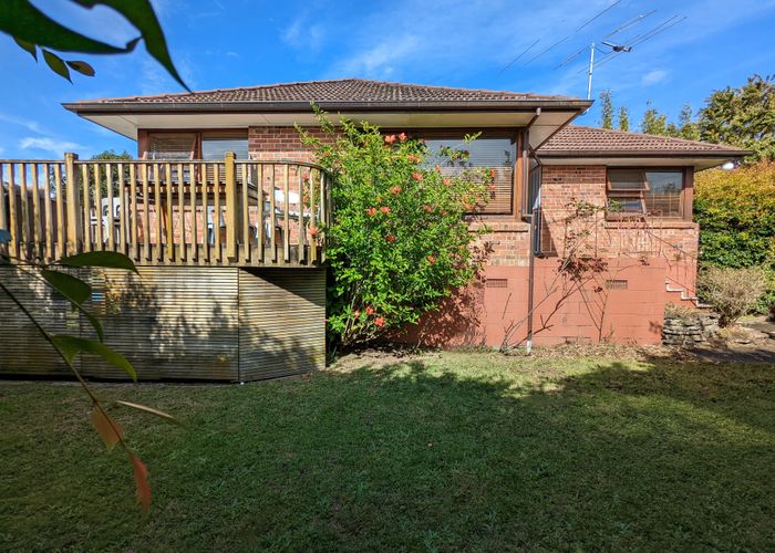  at 8 Boyd Avenue, Mangere Bridge, Auckland