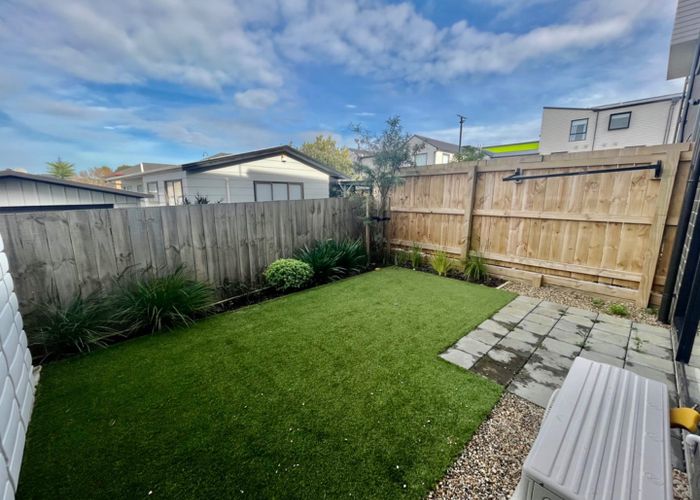  at 12/1 Fruitvale Road, New Lynn, Waitakere City, Auckland