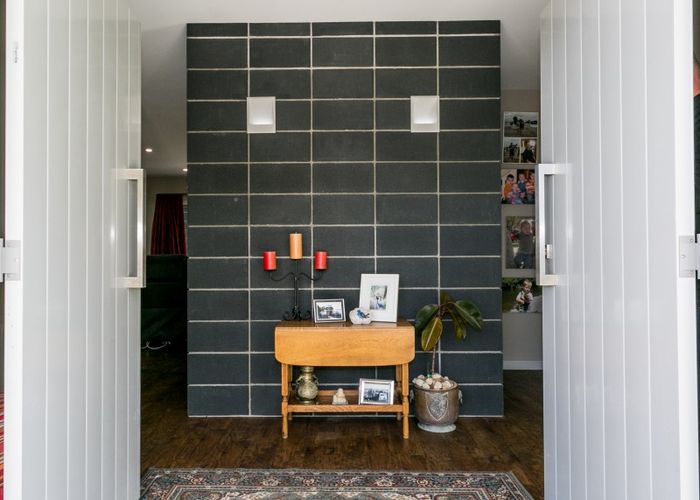  at 18 Oak Place, Poraiti, Napier