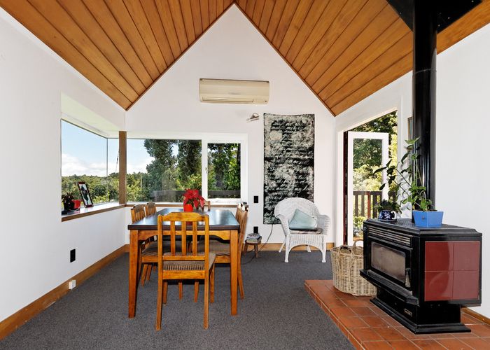  at 1/51 Quinns Road, Waiatarua, Auckland
