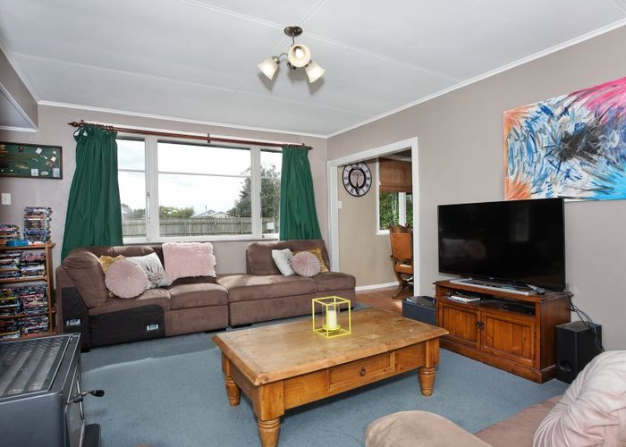  at 35 Flower Street, Bulls