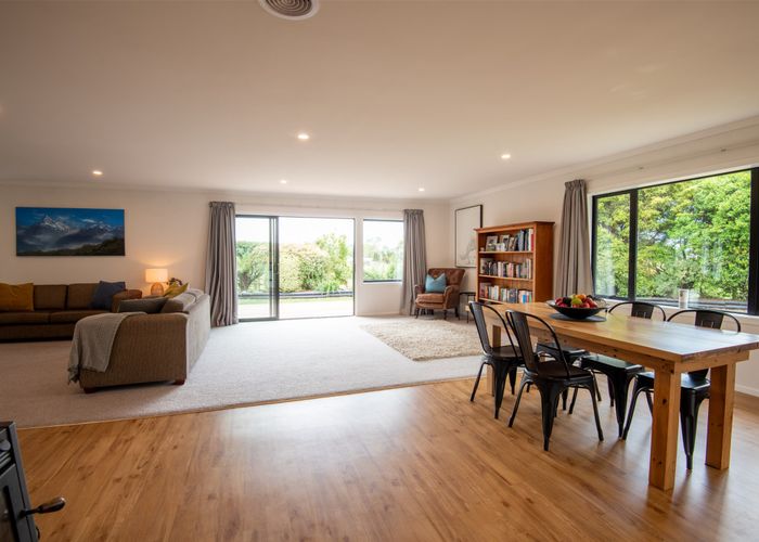  at 186 Holland Road, Puketaha