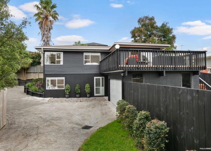  at 21 Rodney Street, Howick, Auckland