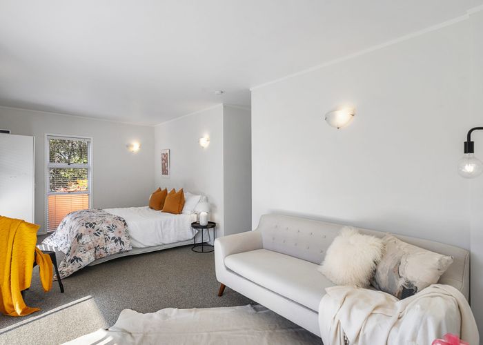  at 2/131 Mokoia Road, Birkenhead, Auckland