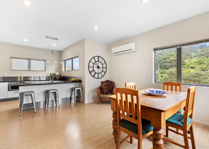  at 90 Kaipatiki Road, Glenfield, North Shore City, Auckland