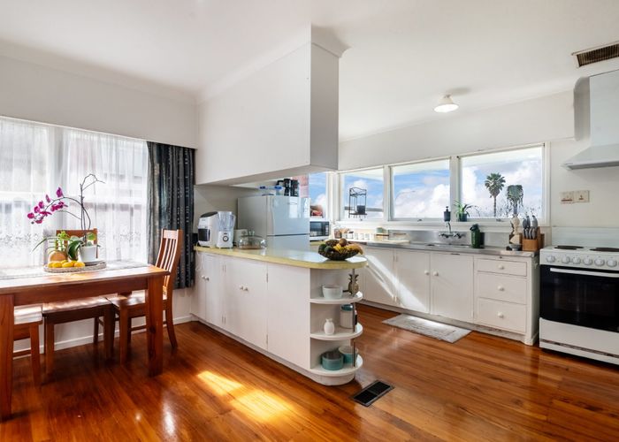  at 520 Glenfield Road, Glenfield, North Shore City, Auckland