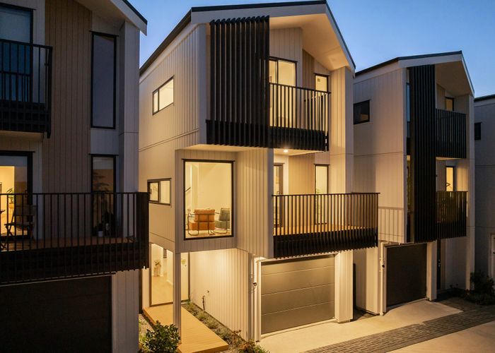  at 10-12 White Heron Drive, Massey, Waitakere City, Auckland