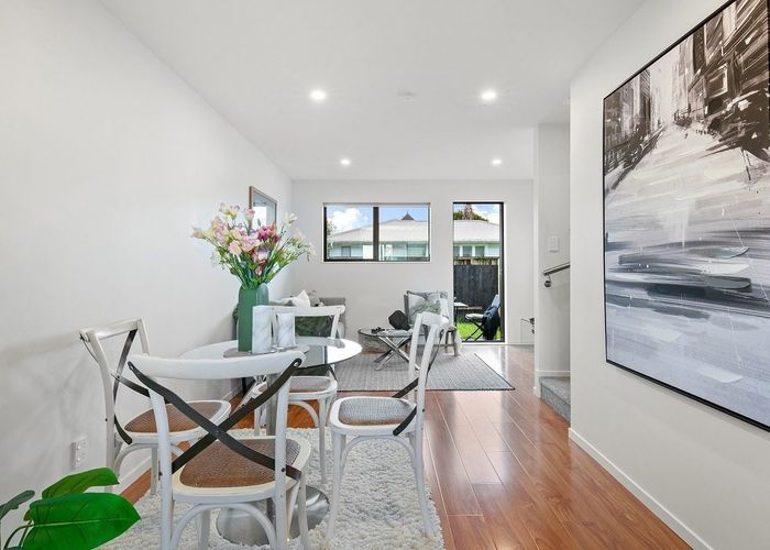  at 27 Red Arches Road, Henderson, Waitakere City, Auckland