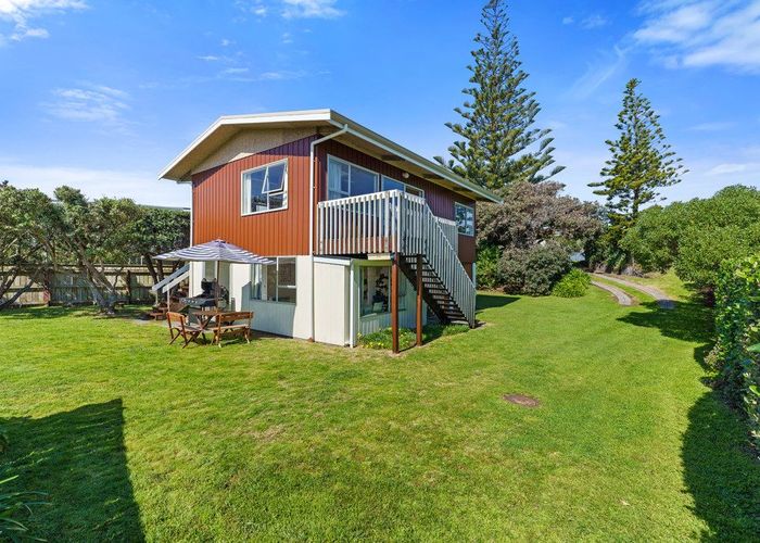  at 70 William Street, Waikanae Beach, Waikanae