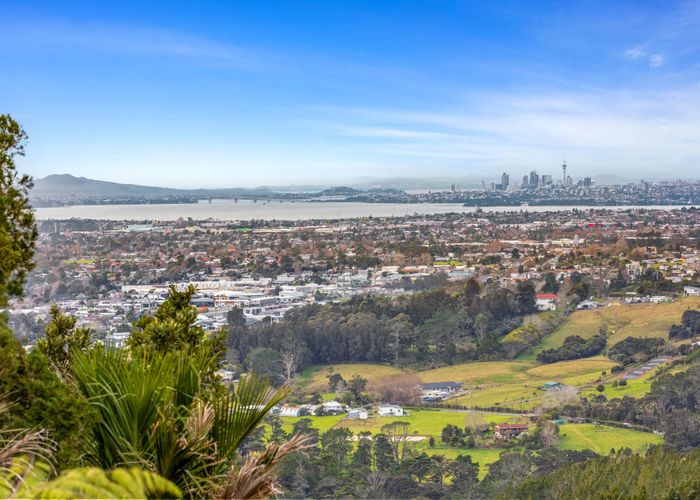  at 1124 Scenic Drive North, Swanson, Waitakere City, Auckland