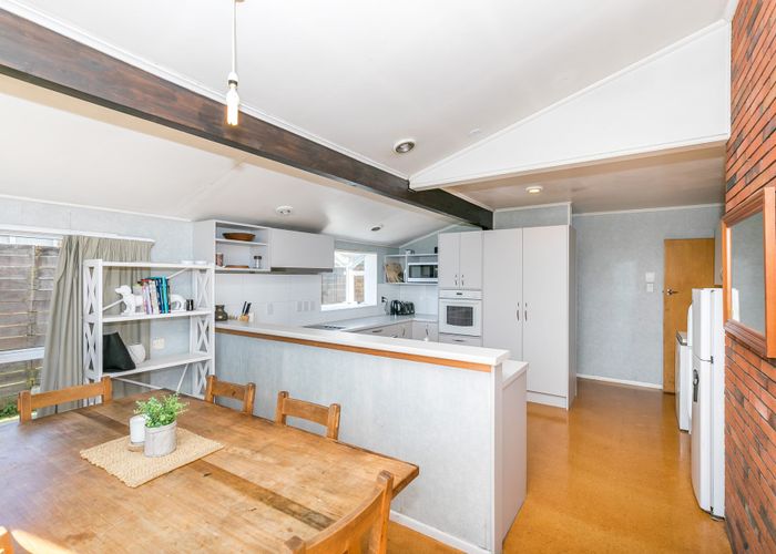  at 146 Old Farm Road, Hamilton East, Hamilton