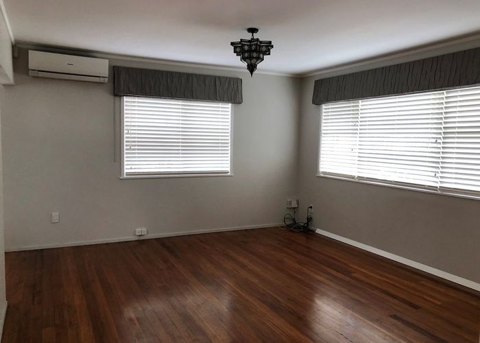  at 30  Convair Crescent, Mangere, Manukau City, Auckland
