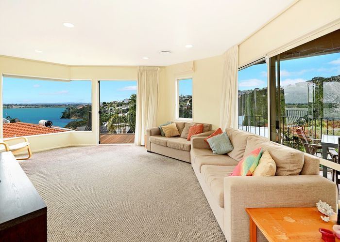  at 2/85 Island Bay Road, Beach Haven, Auckland