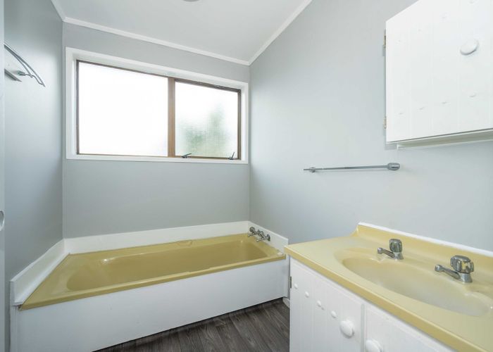  at 28 Beauchamp Drive, Massey, Auckland