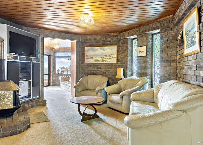  at 2/53 Churchill Road, Murrays Bay, Auckland