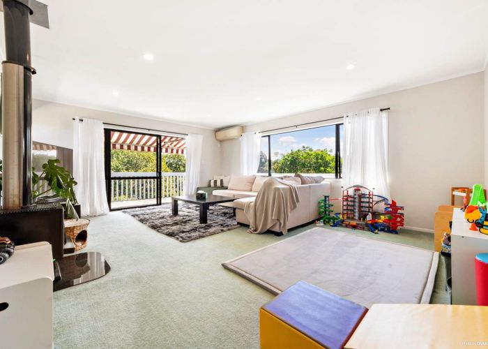  at 41 De Quincey Terrace, Highland Park, Manukau City, Auckland