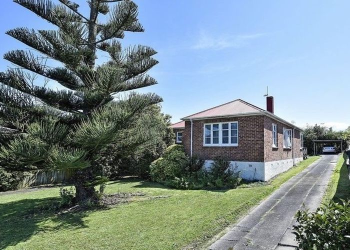  at 2 Plumpton Ave, Mount Roskill, Auckland City, Auckland