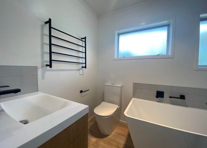  at 2/166 Pigeon Mountain Road, Half Moon Bay, Manukau City, Auckland