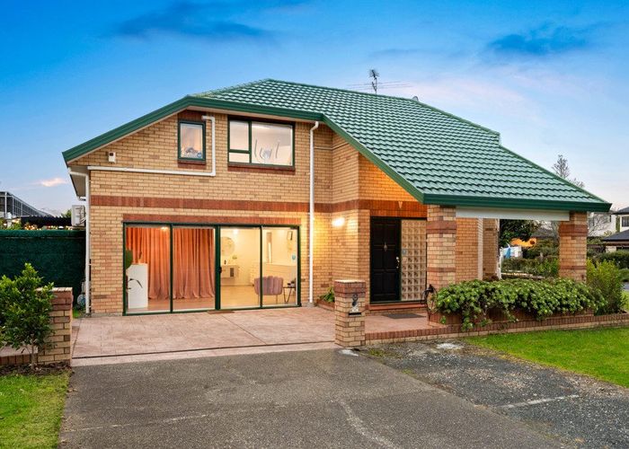  at 8 Vinograd Drive, Te Atatu Peninsula, Auckland