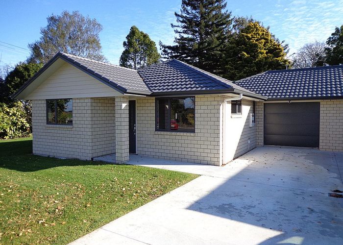  at 2/206 Te Kowhai Road, Burbush, Hamilton