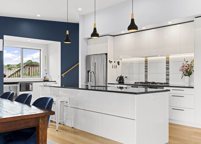  at 2 Fern Lane, Whalers Gate, New Plymouth