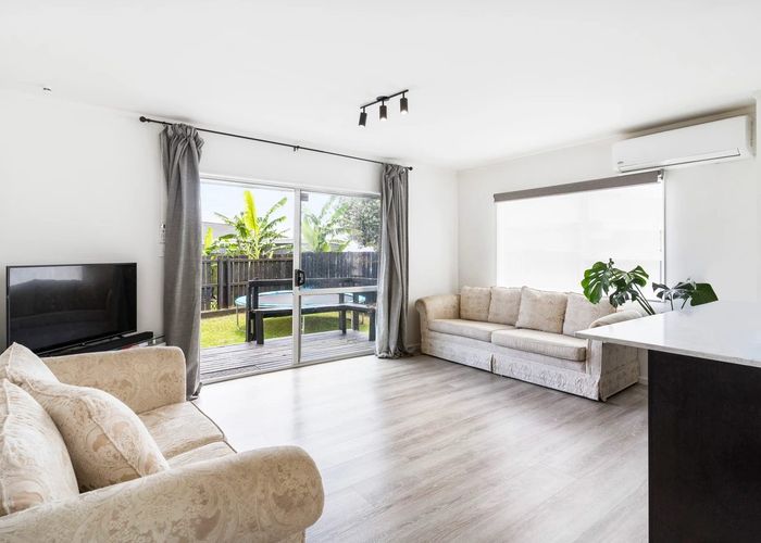  at 2/2 Hatherley Place, Clendon Park, Manukau City, Auckland