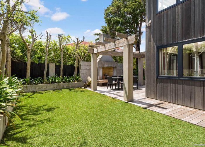  at 2/2 Hauraki Road, Hauraki, Auckland