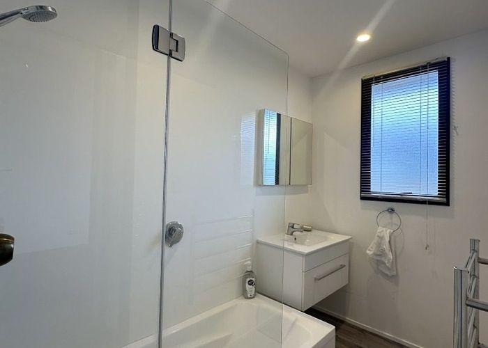  at 2/8 Marinich Drive, Ranui, Auckland
