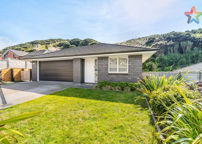  at 30 Mooring Close, Whitby, Porirua