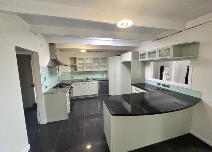  at 8 Longwood Place, Forrest Hill, Auckland