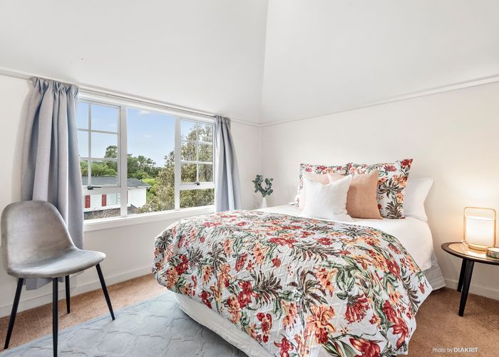  at 120 Akaroa Drive, Maupuia, Wellington