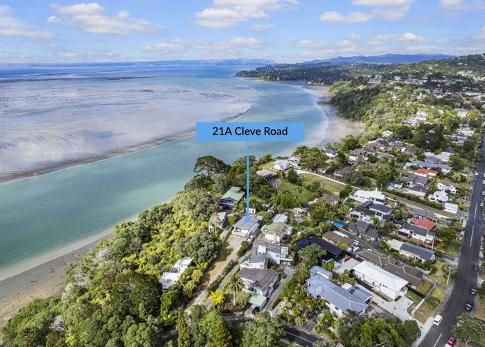  at 21A Cleve Road, Green Bay, Auckland