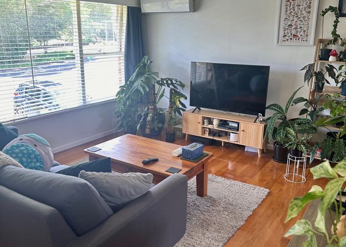  at 2/216 Beach Road, Campbells Bay, Auckland