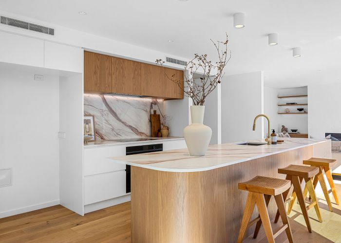  at 2/17 Hewitts Road, Merivale, Christchurch City, Canterbury