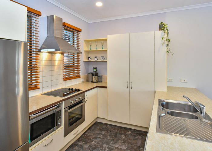  at 4/150 Chapel Road, Flat Bush, Auckland