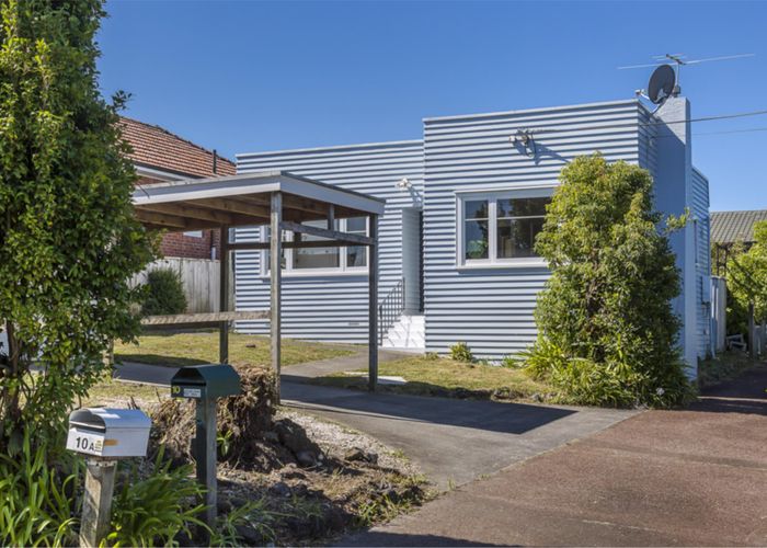  at 10 CORONATION ST, Belmont, Auckland
