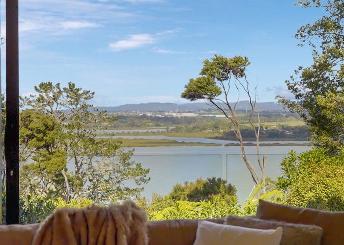  at 17A Chatham Avenue, Paremoremo, Auckland