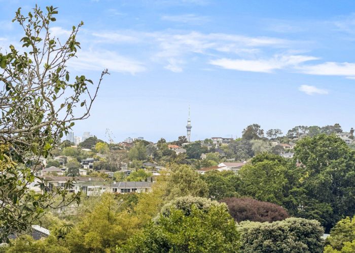  at 85 Lynden Avenue, Hillcrest, North Shore City, Auckland