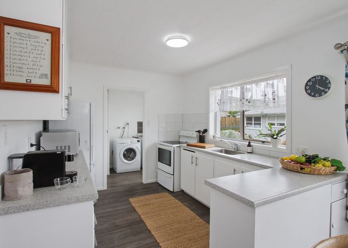 at 2/47 Girrahween Drive, Tōtara Vale, Auckland