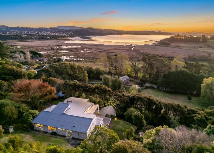  at 92 Paekakariki Hill Road, Porirua