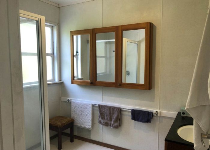  at 5 Pleasant Road, Glen Eden, Auckland