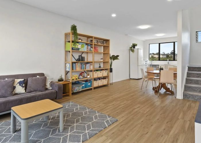  at 5 Bloom Crescent, Sunnyvale, Waitakere City, Auckland