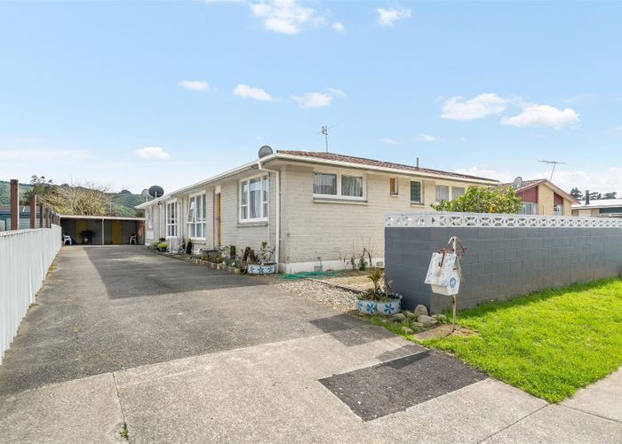  at 2/17 Oregon Drive, Maoribank, Upper Hutt