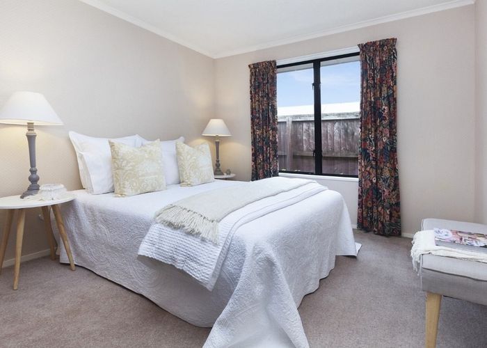  at 2/27 Waimairi Road, Upper Riccarton, Christchurch City, Canterbury